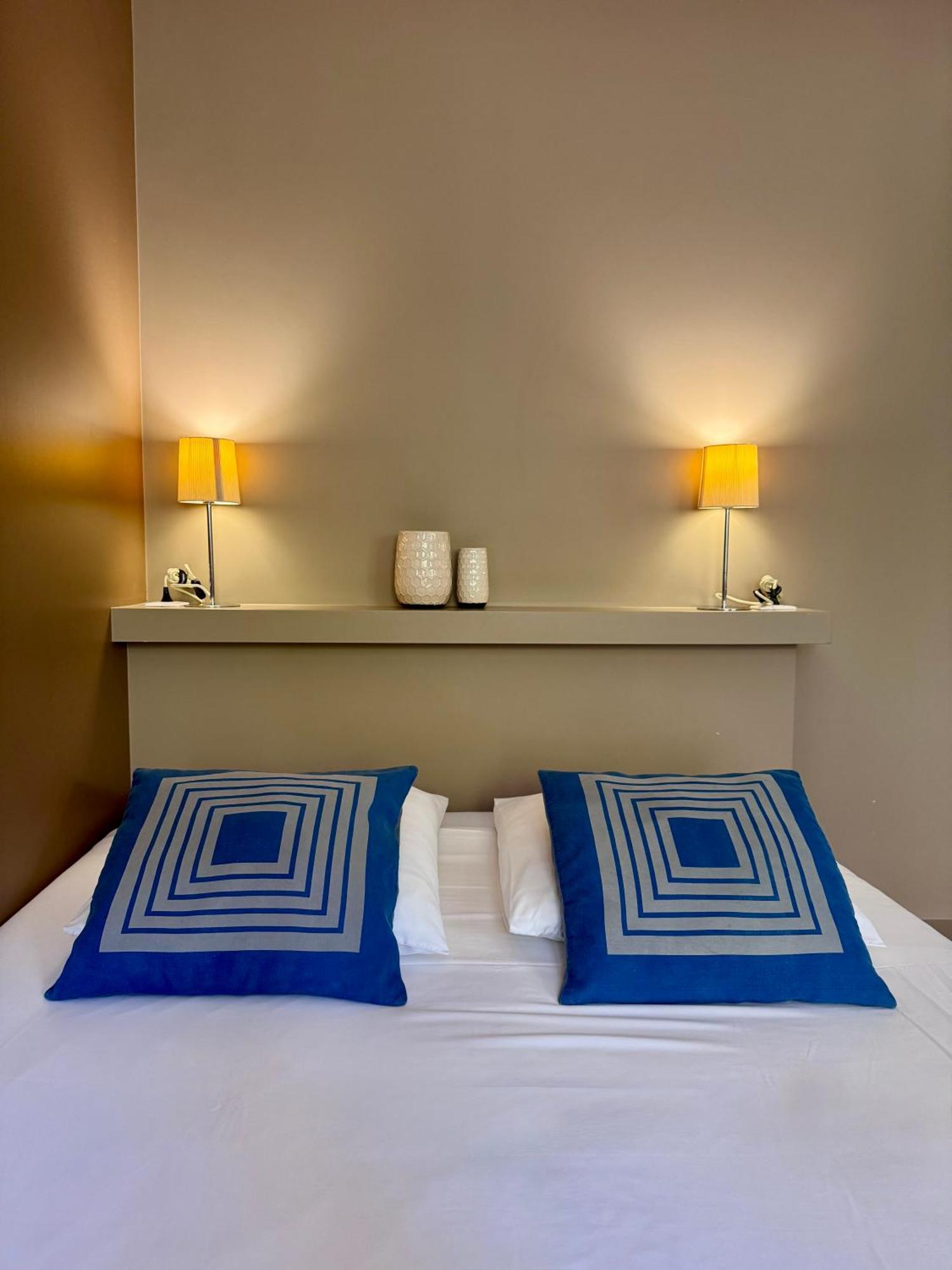 Bed and Breakfast Wisteria Фонтенбло Номер фото
