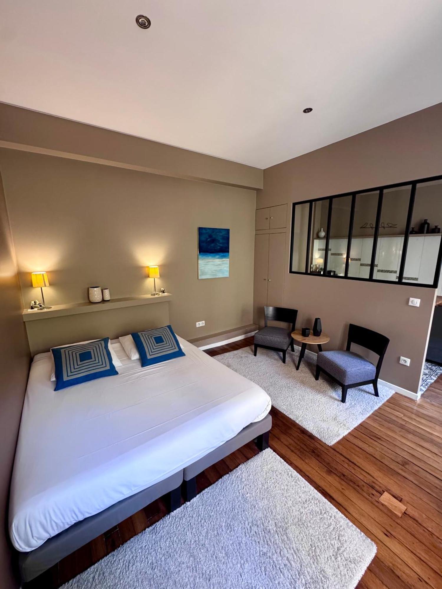 Bed and Breakfast Wisteria Фонтенбло Номер фото