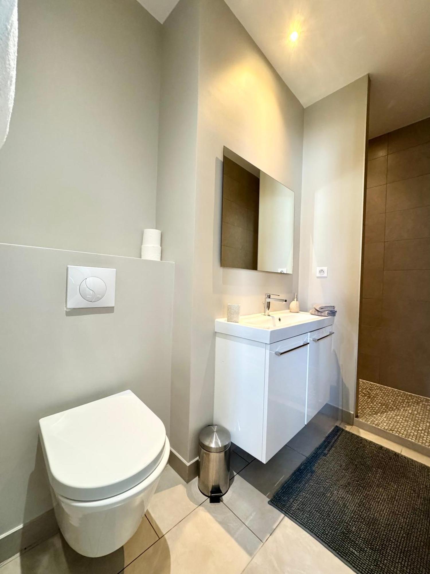 Bed and Breakfast Wisteria Фонтенбло Номер фото