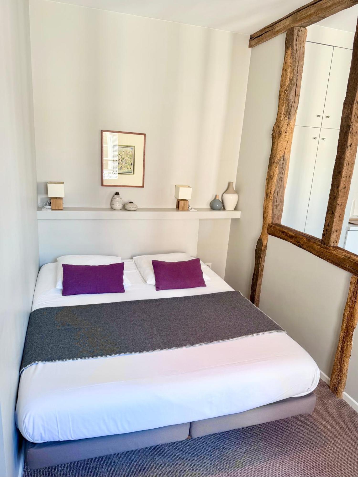 Bed and Breakfast Wisteria Фонтенбло Номер фото